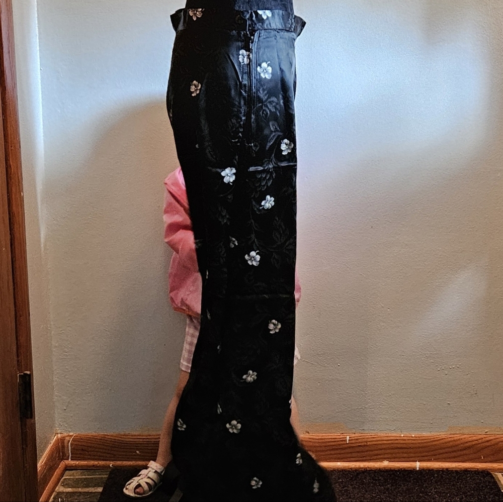 Vintage 36th & 10th satin floral skirt-size 12. - Picture 3 of 9